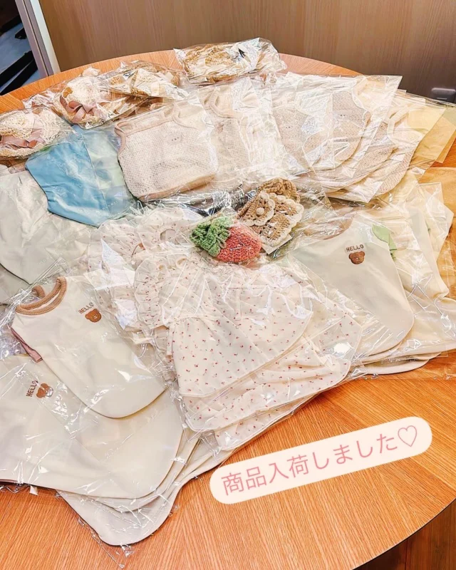 こんにちは😃ジョワレーヴです🌱  ドッグウェアが入荷されました👗✨
第2弾は#モンシェリ さんです♡♡  これから暑くなる季節にぴったりな冷感素材の
お洋服や浴衣👘をたくさん揃えました🐶🩵
麦わら帽子やポシェットなど小物類もありますよ🙌  可愛すぎてニヤニヤしてしまいます😽  お次の第３弾はちょっと珍しいブランドです🤭
お楽しみに🧸🎀  #ドックラン #ドッグランカフェ 
#ドックウェア #商品入荷 
#新潟市南区 #味方 #新店舗 #オープン準備 
#わんちゃん好きな人と繋がりたい